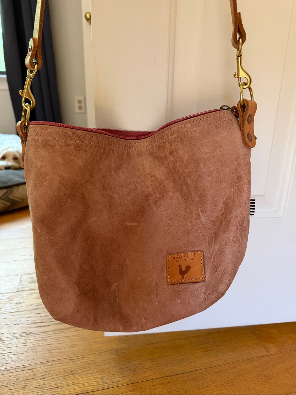 Dusty Rose leather Mwanwhile Back On The Farm Crossbody Zip bag - Picture 2 of 5